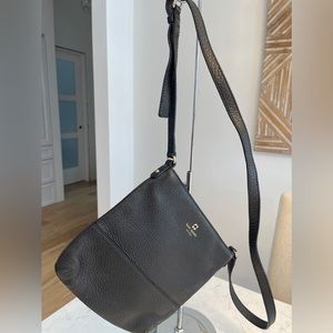 KATE SPADE LEATHER CROSSBODY PURSE (#2015).  BLACK. EXCELLENT CONDITION